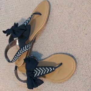 Wild Pair Navy and White Bow Sandals Size 8.5 EUC